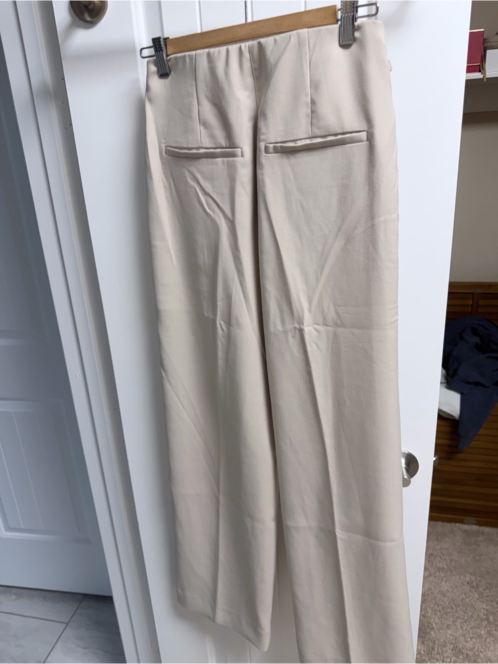 Abercrombie & Fitch Sloane Tailored Wide-Leg Trousers in Light Cream - Picture 5 of 6